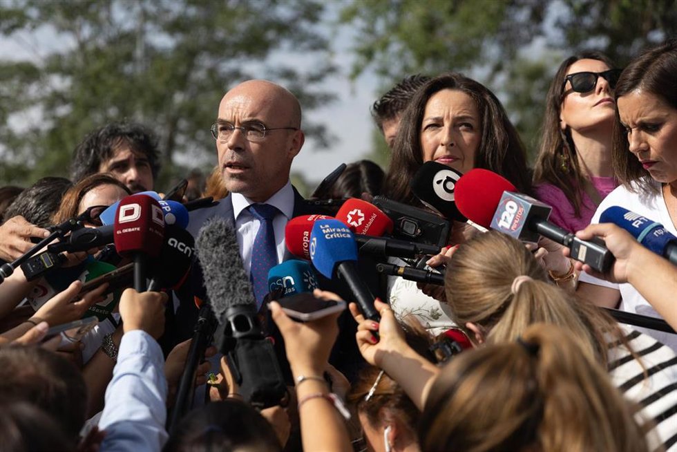 El coordinador jurídico de VOX, Jorge Buxadé, atiende a los medios de comunicación, a su llegada al Palacio de La Moncloa, a 30 de julio de 2024, en Madrid (España). El juez que investiga a Begoña Gómez por tráfico de influencias y corrupción en los neg