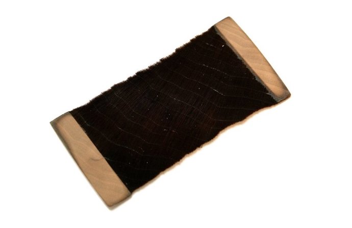 La madera súpernegra desarrollada por UBC evita de forma inherente que la luz se escape en lugar de depender de pigmentos negros