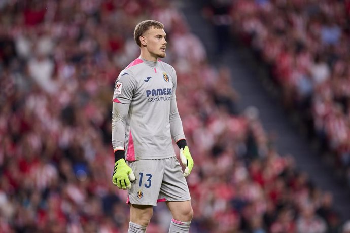 Archivo - Filip Jorgensen of Villarreal CF looks on during the LaLiga EA Sports match between Athletic Club and Villarreal CF at San Mames on April  14, 2024, in Bilbao, Spain.