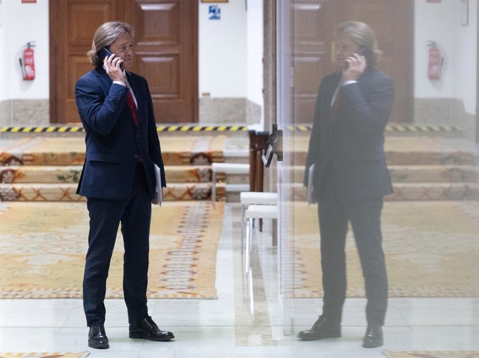 Archivo - El diputado de VOX Jorge Campos a su llegada a la mesa de la Comisión de Investigación por el ‘caso Koldo’, en el Congreso de los Diputados, a 9 de abril de 2024, en Madrid (España). Durante la comisión, se han tratado los hechos, responsabilida