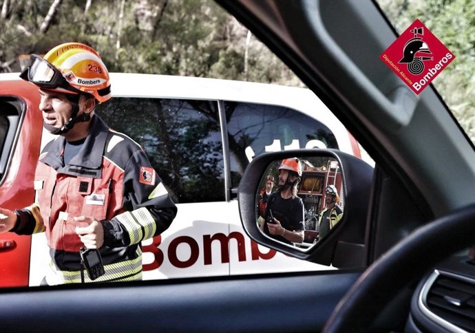 Bombers actuen en incendi de Benasau