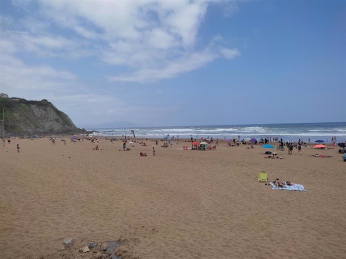 Archivo - Playa vizcaína.