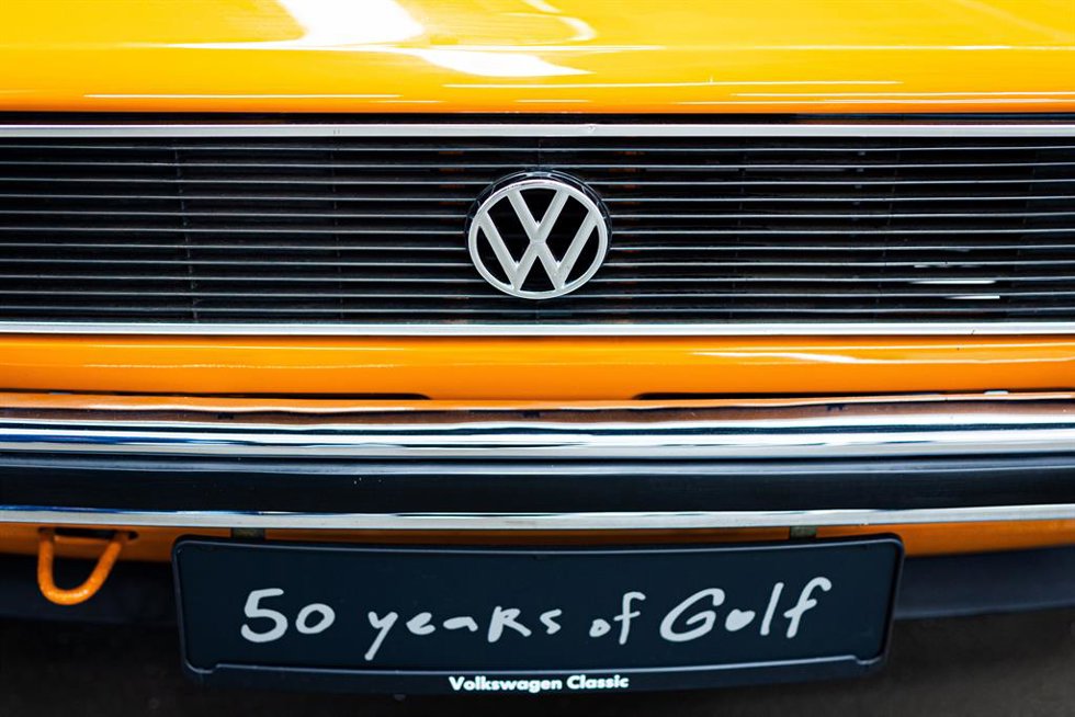 Archivo - 03 June 2024, Lower Saxony, Wolfsburg: A Volkswagen Golf decorated with the words "50 years of Golf" stands at the "50 years of Golf production" ceremony at the VW plant.