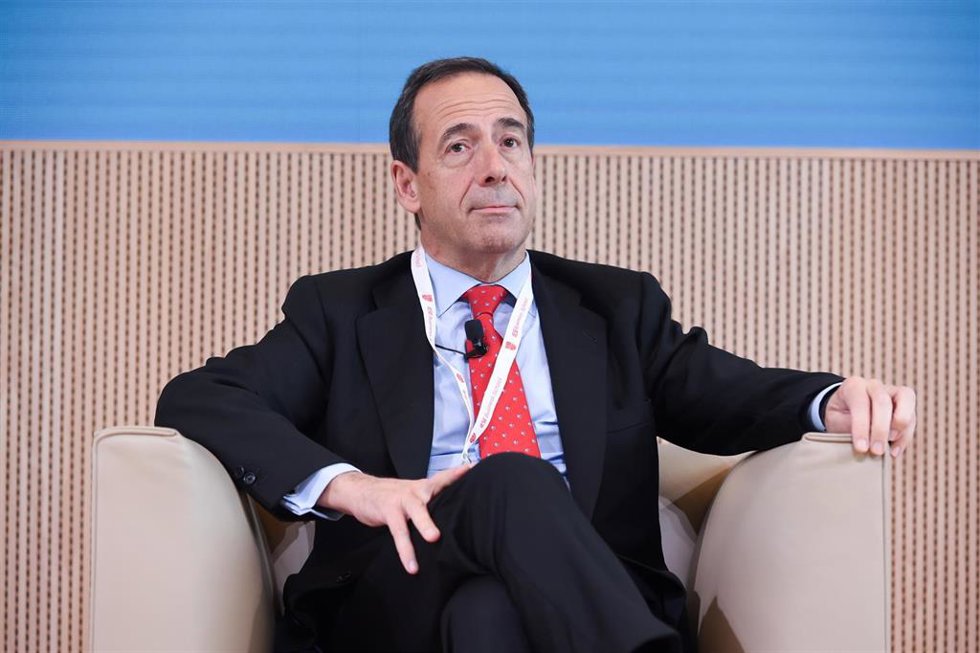 Archivo - El consejero delegado de CaixaBank, Gonzalo Gortázar, en una imagen de archivo.