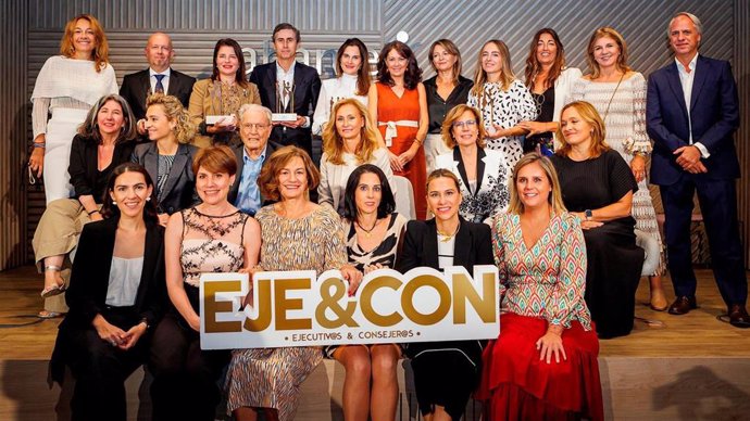 Premiados y equipo de EJE&CON en la edición de 2023.