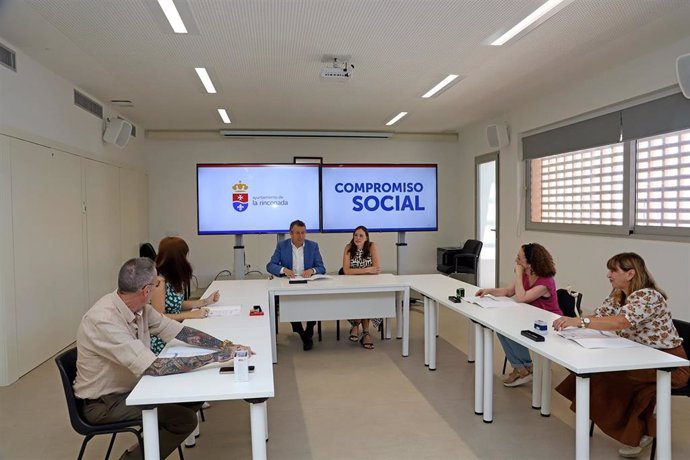 Los colectivos sociales reciben 37.000 euros para programas de bienestar social en La Rinconada (Sevilla).