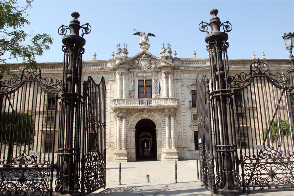 Archivo - Fachada de la Universidad de Sevilla. Imagen de archivo.
