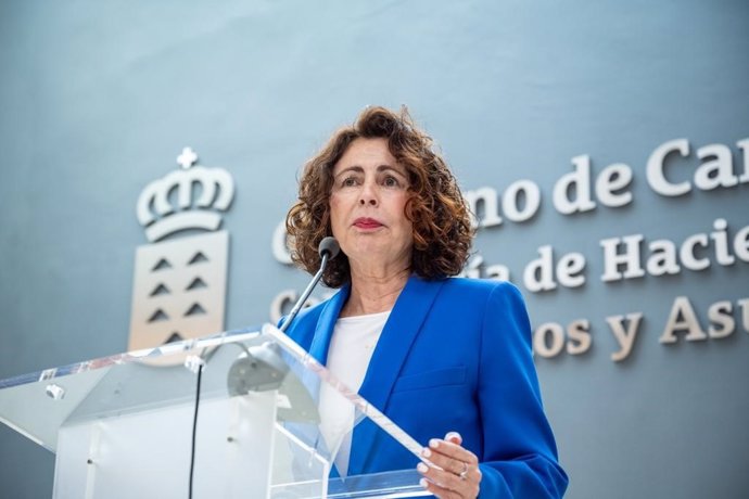 Archivo - La consejera de Hacienda del Gobierno de Canarias, Matilde Asián