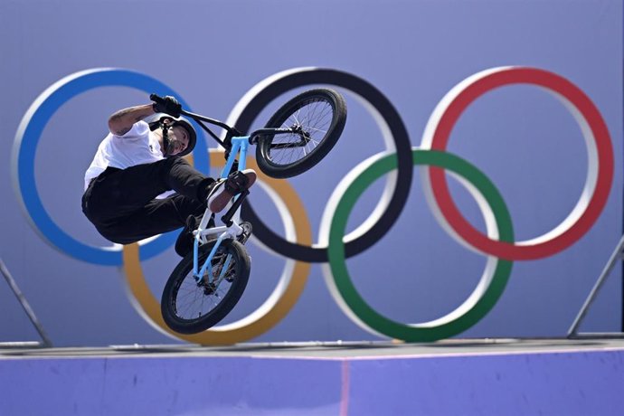 31 July 2024, France, Paris: Argentina's Jose Torres Gil in action during the Men's BMX Freestyle final at La Concorde 2 during the Paris 2024 Olympic Games. Photo: Sina Schuldt/dpa