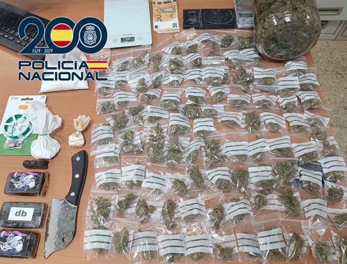 La Policia Nacional desmantella un punt negre de venda de substàncies estupefaents i deté a dos persones