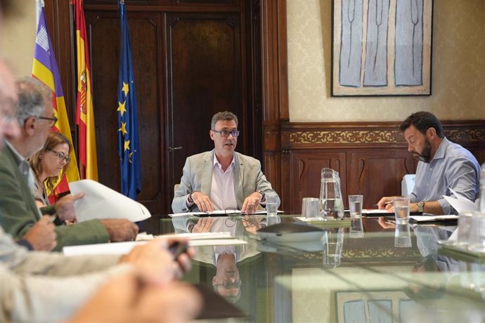 El vicepresidente del Govern y conseller de Economía, Hacienda e Innovación, Antoni Costa, en la reunión del Consejo Asesor Fiscal.