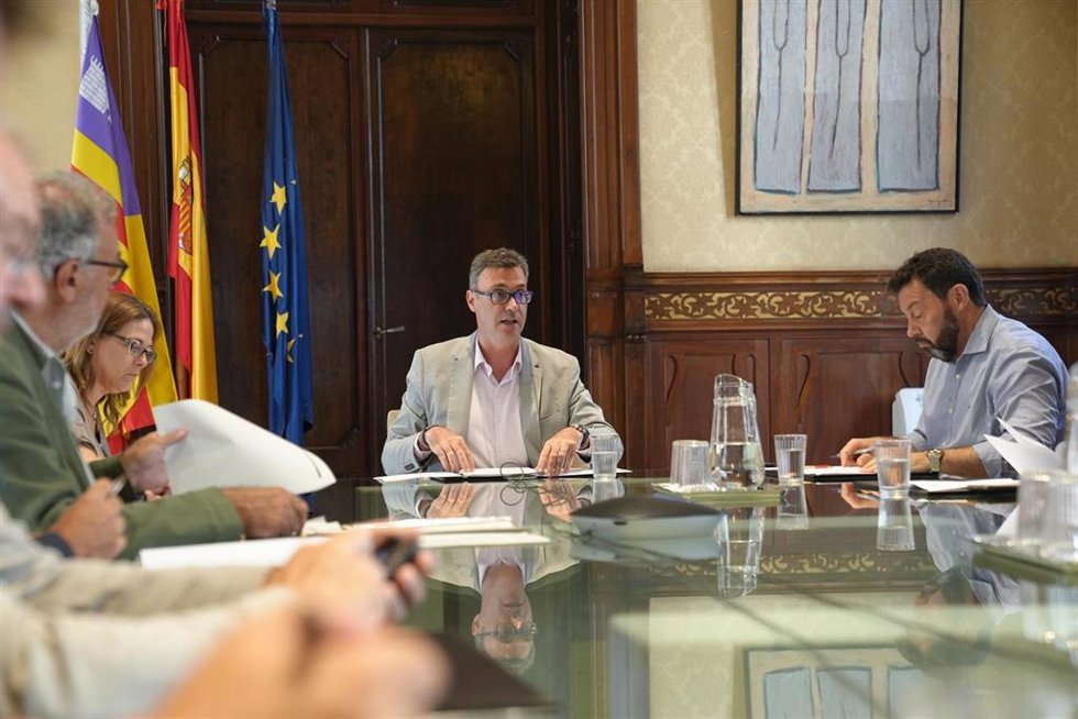 El vicepresidente del Govern y conseller de Economía, Hacienda e Innovación, Antoni Costa, en la reunión del Consejo Asesor Fiscal.