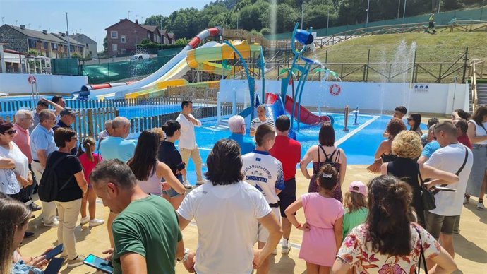 Primeros visitantes del parque acuático de Corvera, PACO.