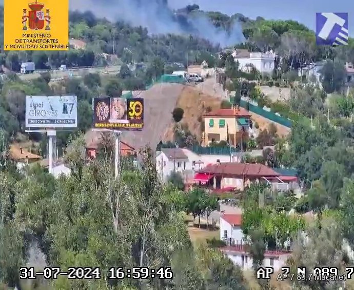 Un incendi a Maçanet de la Selva (Girona) mobilitza 23 dotacions dels Bombers