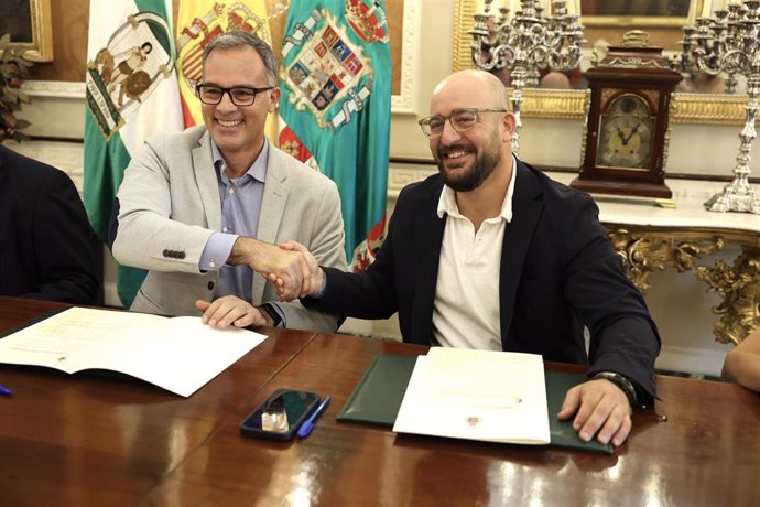 Germán Beardo con el presidente de la Asociación Cádiz-Port, Daniel MacPherson.