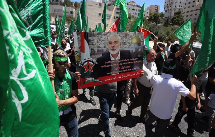 Manifestación en Cisjordania en honor al líder de Hamás, Ismail Haniye, asesinado en Teherán