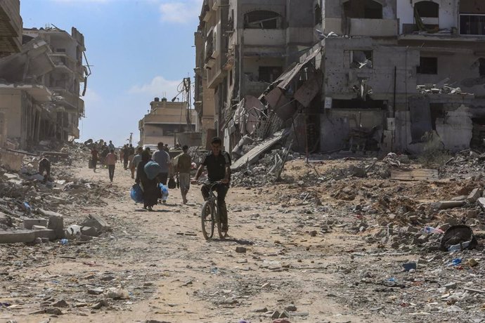 Edificios destruidos después de que el Ejército israelí se reitara del este de la ciudad de Jan Yunis, en la Franja de Gaza