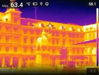 Greenpeace registró ayer hasta 63,5ºC en la Plaza Mayor y llama a la "necesidad imperiosa" de reverdecer Madrid