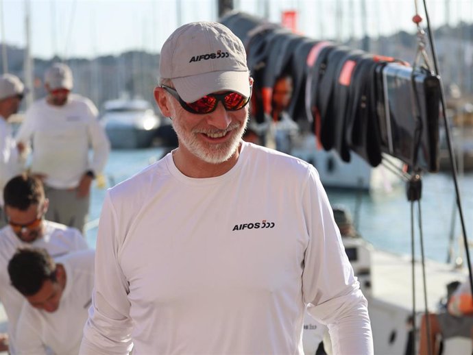 El Rey Felipe IV llega al puerto de Palma tras una jornada de navegación en el 'Aifos' durante la regata Copa del Rey