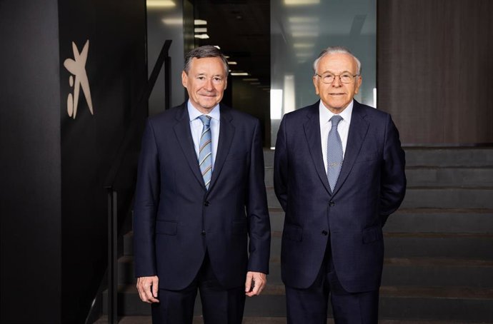 Archivo - El consejero delegado de CriteriaCaixa, Ángel Simón, y el presidente, Isidro Fainé.