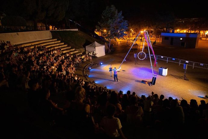 El programa de ocio cultural Noctaíra llega al Parque Centro de Alcalá (Sevilla) con el espectáculo 'Circo o Magia'.