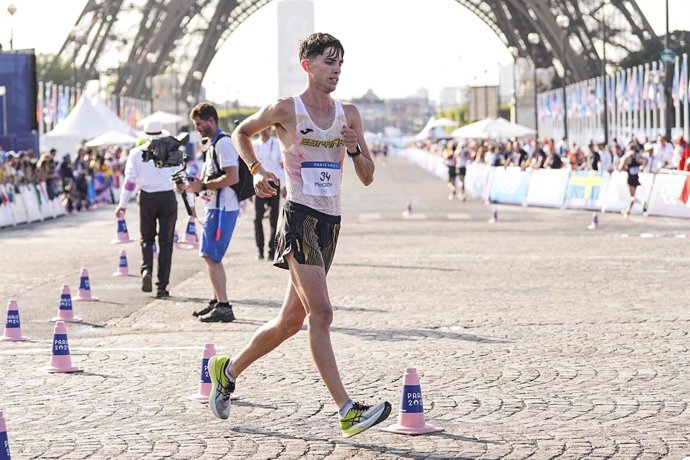 Paul McGrath of Spain competes during Men's 20km Race Walk Athletics on Trocadero during the Paris 2024 Olympics Games on August 1, 2024 in Paris, France.