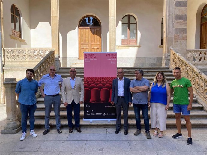 El presidente de la Diputación, Javier Iglesias, durante la comparecencia ante los medios.