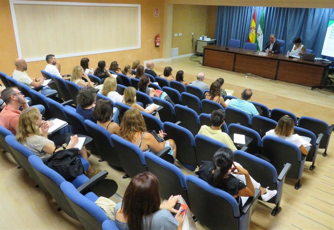 Encuentro del delegado territorial de Empleo, Empresa y Trabajo Autónomo, Juan Carlos Duarte, con los responsables de los Centros Especiales de Empleo de Huelva (CEE) .