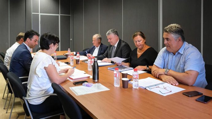 El consejero de Economía, Hacienda y Fondos Europeos, Luis Ángel Agüeros, preside el Consejo Ejecutivo del ICAF