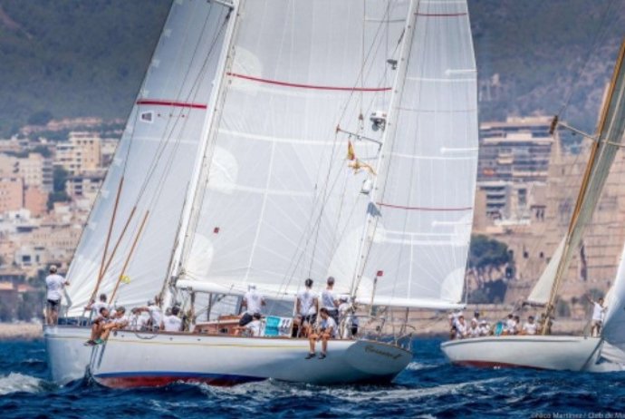 El buque escuela de la Marina Militare Italiana Corsaro II.