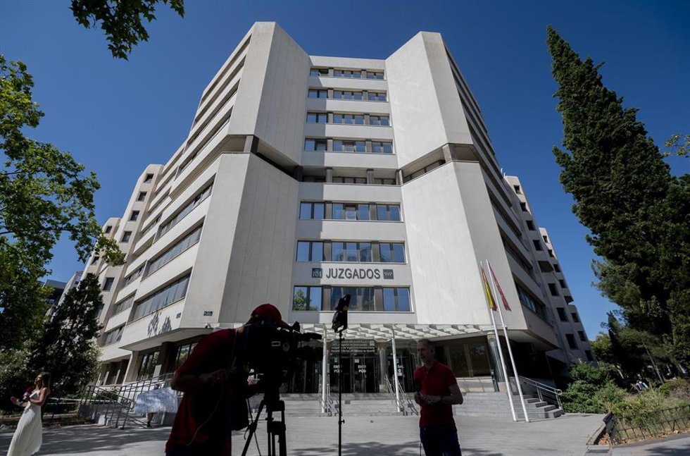 Fachada de los Juzgados de Plaza de Castilla, a 1 de agosto de 2024, en Madrid (España). El juez Juan Carlos Peinado, que investiga a Begoña Gómez, esposa del presidente del Gobierno, por tráfico de influencias y corrupción en los negocios, toma declara