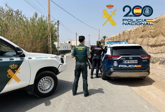 Agentes de la Guardia Civil y de la Policía Nacional.