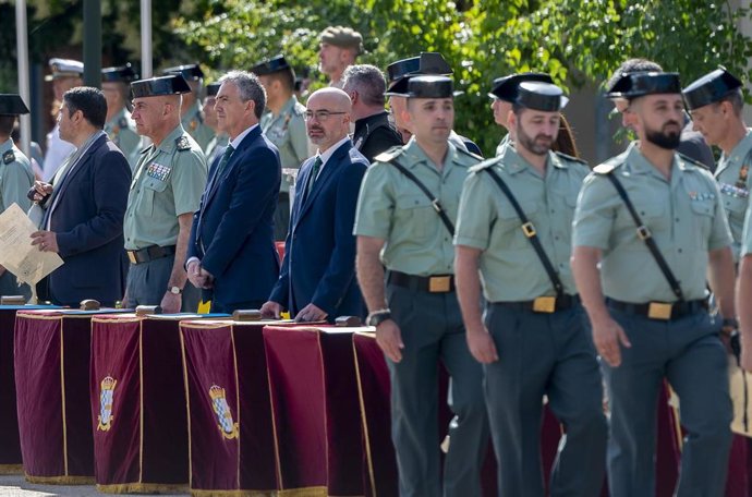 Archivo - El delegado del Gobierno, Francisco Martín (3i), y el director general de la Guardia Civil, Leonardo Marcos (4i), a su llegada al acto de entrega de certificados de la 44ª promoción de acceso a la escala de suboficiales de la Guardia Civil, en e