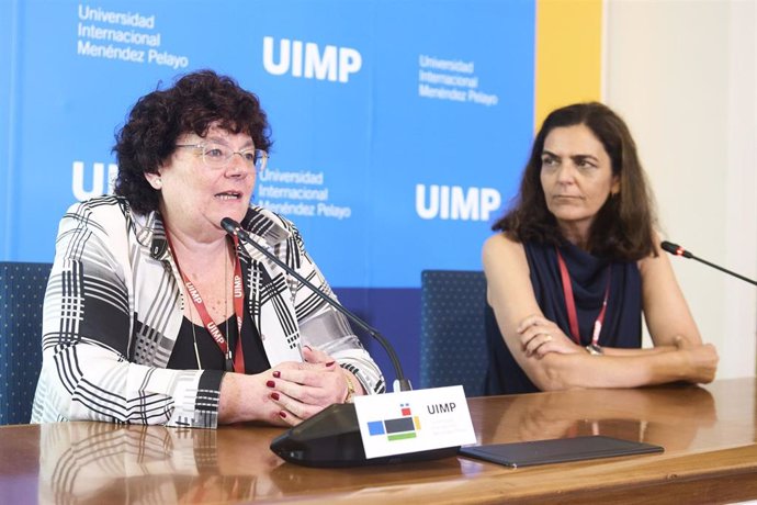 Rueda de prensa de la catedrática de Inmunología de la Universidad de Vigo África González y la presidenta de la Sociedad Española de Inmunología, Silvia Sánchez-Ramón.