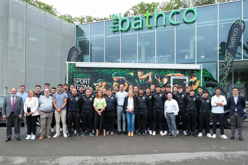 El Bathco BM Torrelavega presenta un equipo reforzado liderado por Jacobo Cuétara