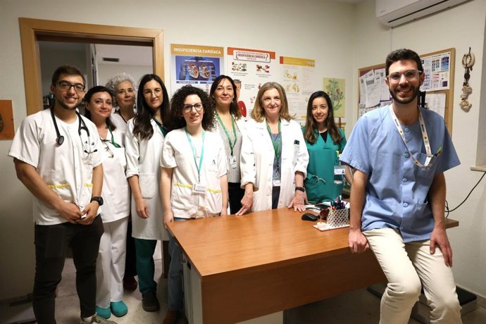 Parte del equipo de la unidad cardiorrenal del Hospital Virgen de las Nieves