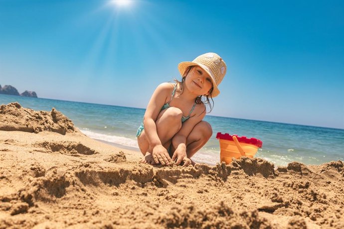 Experta advierte de que los bebés y los menores de tres años son más sensibles a los efectos nocivos del sol