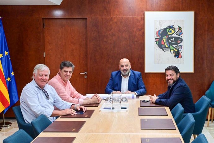 El alcalde de Palma se reúne con los consellers de Turismo del Govern y el Consell, Jaume Bauzá y José Marcial Rodríguez.