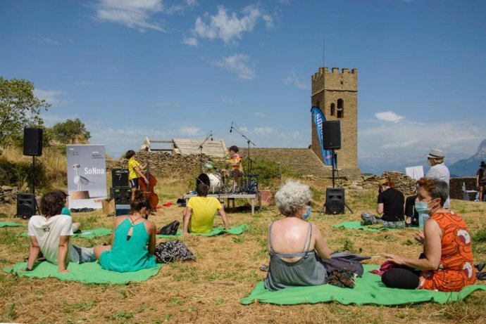 Archivo - El Festival SoNna trae al dúo 'Rosin de Palo' hasta Muro de Roda, en La Fueva.