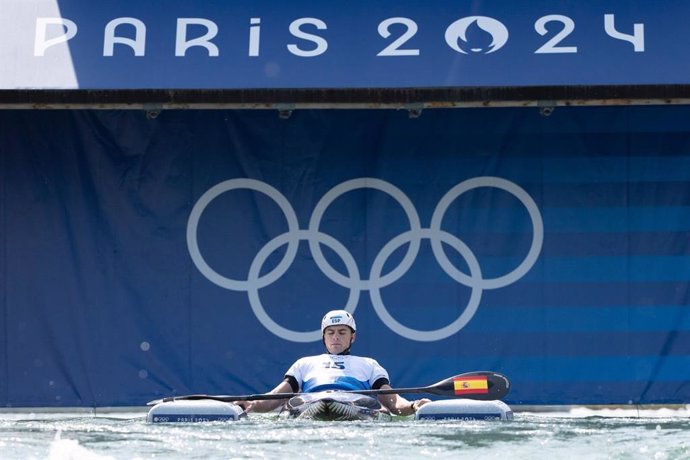 El piragüista español Pau Echaniz compite en los Juegos de Paris 2024.