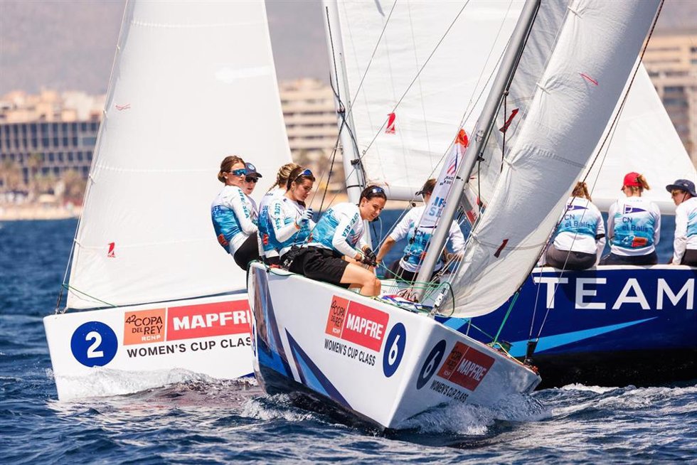 'CN el Balís' y 'Team Balearia RCNP', de la clase Women's Cup de la Copa del Rey MAPFRE de vela
