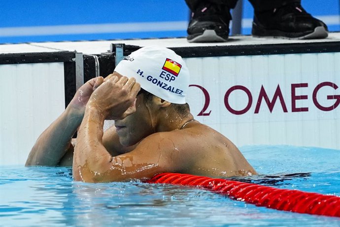 Hugo Gonzalez de Oliveira of Spain competes during Men's 200m Backstroke Final of the Swimming on Paris La Defense Arena during the Paris 2024 Olympics Games on August1, 2024 in Paris, France.