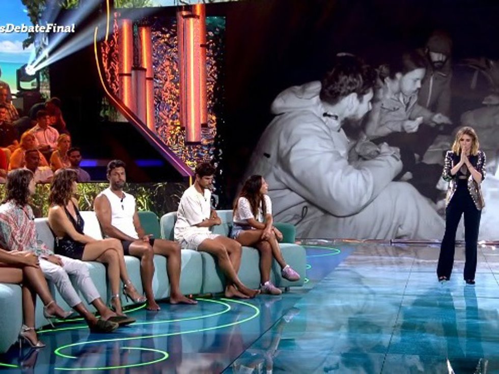 LOS CONCURSANTES DE 'SUPERVIVIENTES ALL STARS' EN EL PLATÓ DE TELEVISIÓN