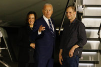 Biden y Harris reciben a los tres estadounidenses liberados por Rusia