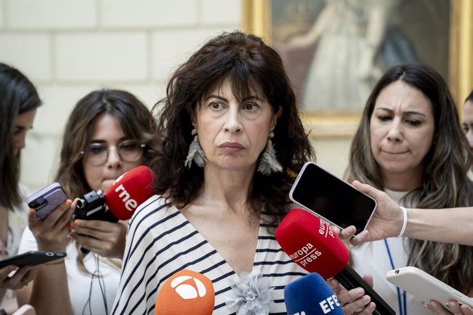 La ministra de Igualdad, Ana Redondo, atiende a medios a su llegada a reunirse con el Fiscal General del Estado, en la sede de la Fiscalía General del Estado, a 24 de julio de 2024, en Madrid (España). La ministra de Igualdad ha anunciado que un renovado 