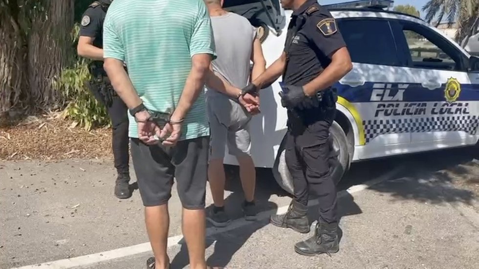 Dos detenidos tras ser sorprendidos con 105 gramos de droga en un control en Torrellano