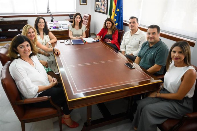 Encuentro institucional entre la presidenta de la APA, Rosario Soto, y representantes del Ceimar y Aula Marina UAL.