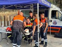 Más de un centenar de personas han actuado en el incendio forestal de 'El Valle' desde el jueves