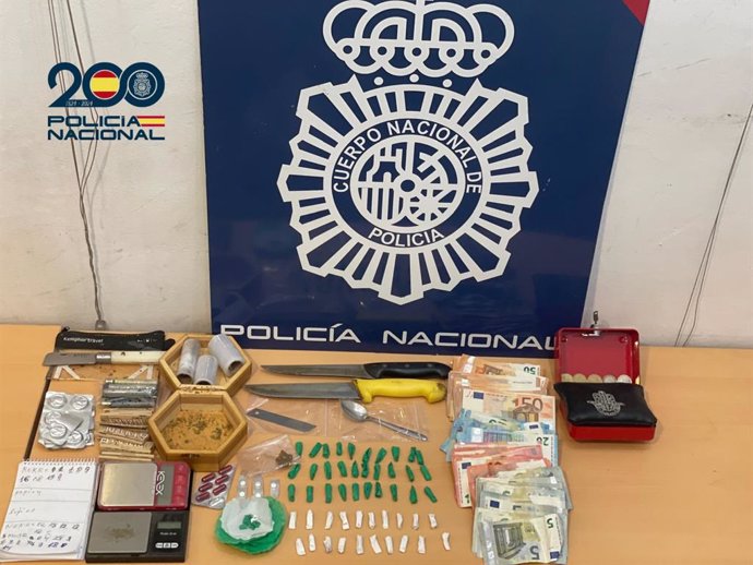 Desarticulados en Alcalá de Guadaíra varios puntos de venta de drogas con tres detenidos.