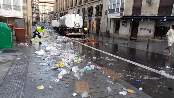 Con motivo del chupinazo y la bajada de 'Celedón' se instalarán contenedores de recogida de residuos en los accesos a la plaza